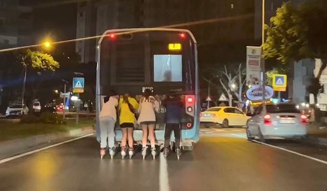 Antalya’da otobüs şoföründen patenci çocuklara trafikte uyarı