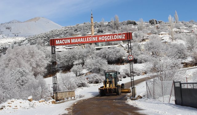 Antalya’da yollar kapandı vatandaş yolda kaldı