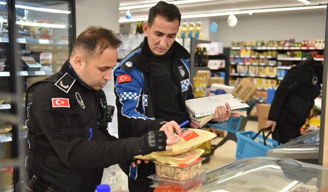 Kepez Belediyesi’nden marketlere baskın