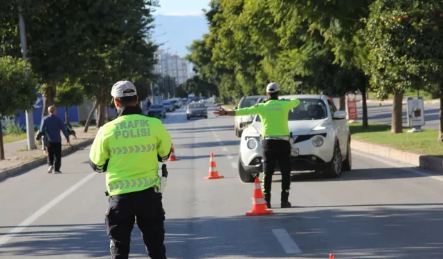Antalya Emniyet Müdürlüğü'nden rekor denetim: 25 bin sürücüye ceza yağdı!