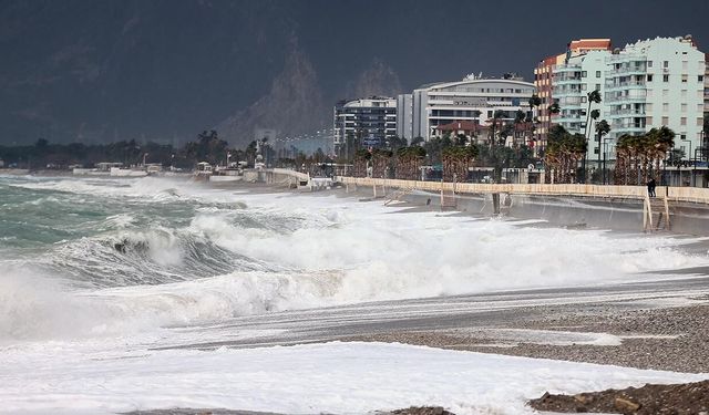 Antalya Büyükşehir Belediyesi saat verdi: Antalya'da fırtına kapıda!