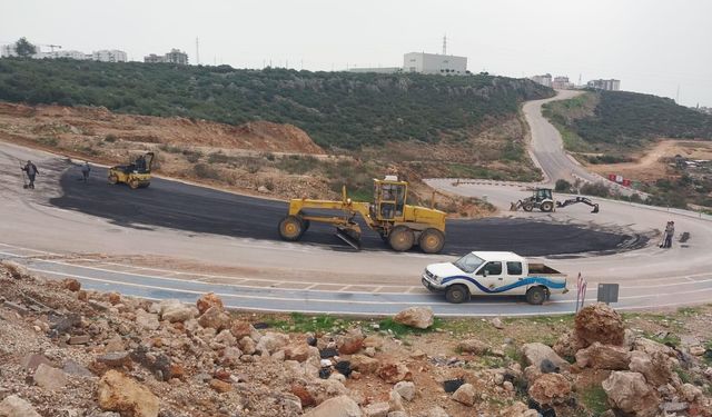 Antalya Kepez’de yollara 45 ton asfalt döküldü