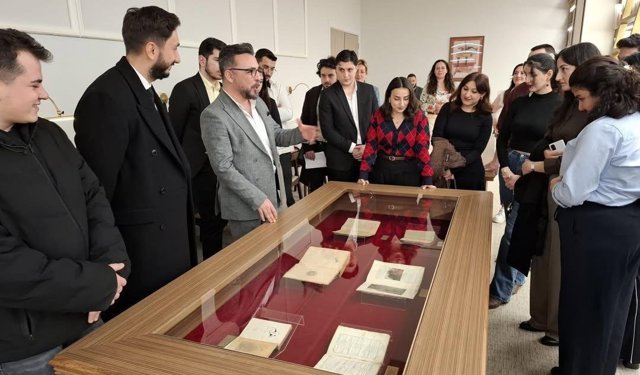 Antalya Kütüphanesi’nde stajyer avukatlara Hukuk ve Edebiyat Söyleşisi