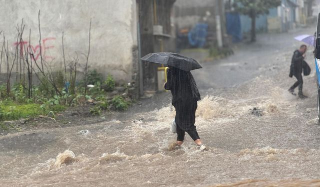 Antalya Valiliği'nden 6 ilçe için "Kuvvetli yağış" alarmı