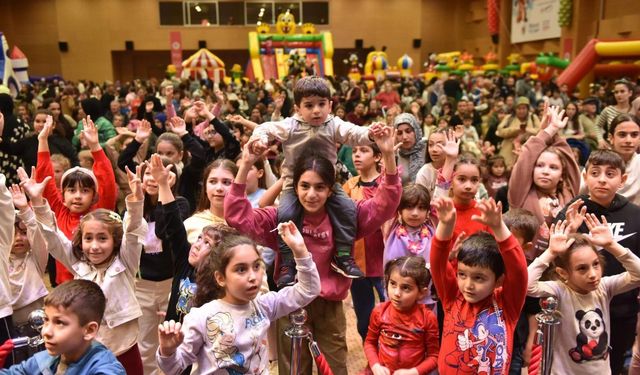Antalya’daki çocuklar eğlenceye doydu