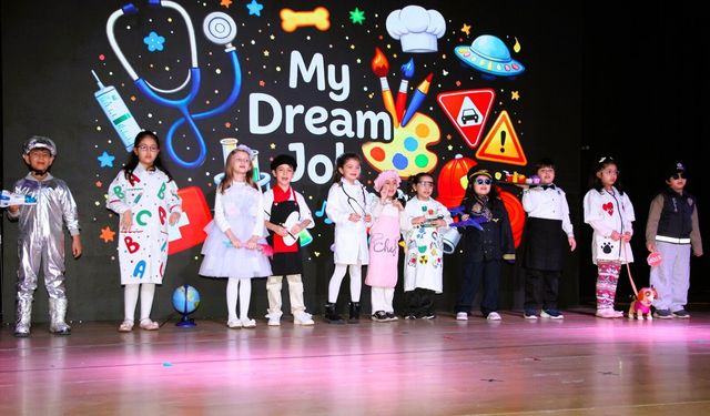 Antalya’daki çocuklardan üst düzey gösteri! Özel Antalya Envar Okulları vizyonu sahneye taşıdı