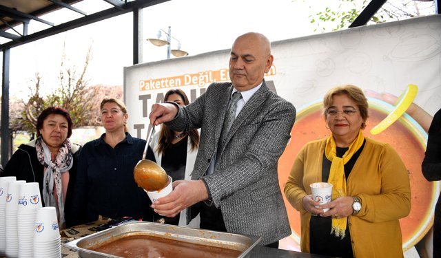 Antalya’daki kadın kooperatiflerinden tarhana ikramı