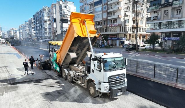 Antalya’nın kapanan 100. Yıl Bulvarı’ndaki yol trafiğe açıldı