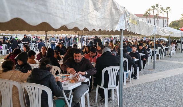 Başkan Vekili Çiçek, Manavgatlılarla iftar sofrasında buluştu
