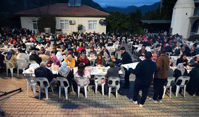 Kemer’de ilk iftar sofrası Çıralı’da kuruldu