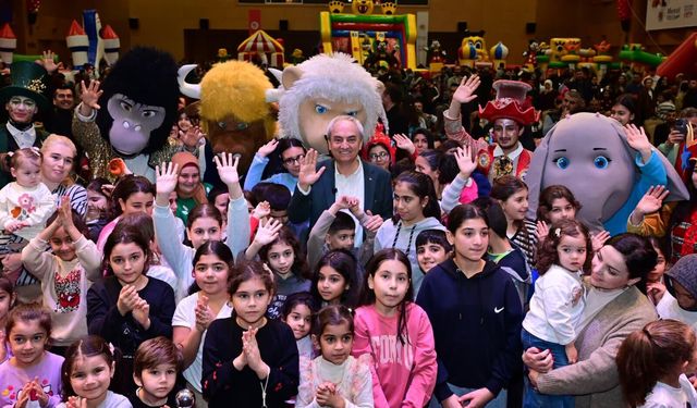 Kocagöz, Sömestir Festivali’nde çocuklarla buluştu