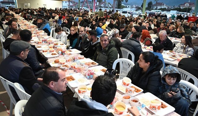 Kemer'de mahalle iftarlarının durağı Arslanbucak oldu