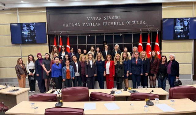 Kepez’de kadınların mücadelesi ‘Kadın Yaşamdır’ panelinde konuşuldu