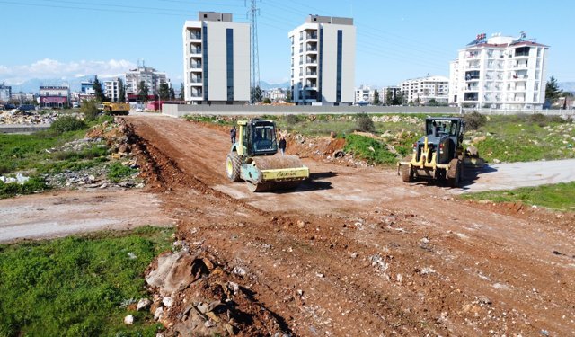 Kepez’e yeni yol ve otopark yapıldı
