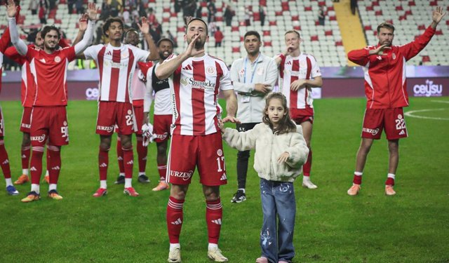 Antalyasporlu oyuncu 15 ay sonra formasına kavuştu…