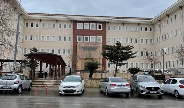 Antalya’da Hükümet Konağı’na poşetli kamuflaj