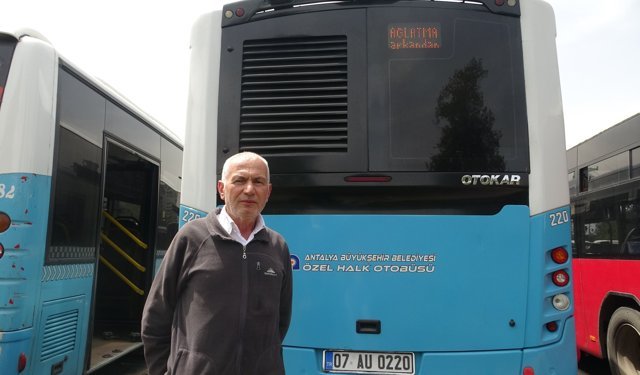 Antalya’da otobüs şoföründen patenci çocuklara LED'li uyarı