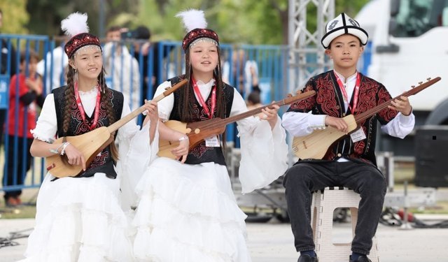 Antalya’da dünya çocukları göz doldurdu