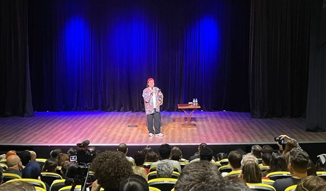 Hidayet Tılı’nın Stand-Up gösterisi kırdı geçirdi