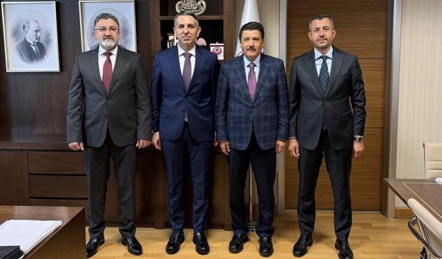 Ankara'da rozet Antalya'da eylem