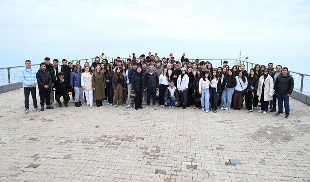Kemer Belediyesi’nden sınav öncesi öğrencilere moral gezisi