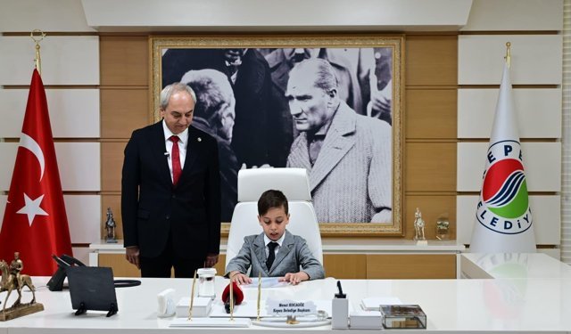 Kepez Belediye Başkanı Mesut Kocagöz koltuğunu devretti