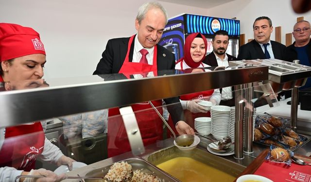 Kepez Belediyesi uygun fiyata yemek verdi vatandaş o noktaya koştu
