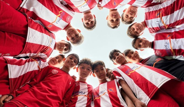 Kepez’de minik kramponlar 23 Nisan için sahada