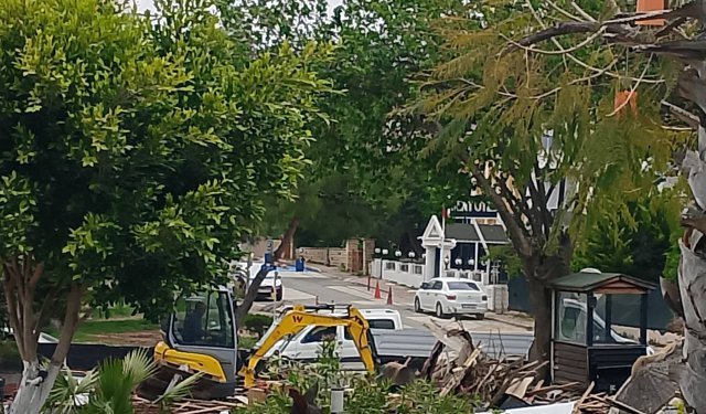 Konyaaltı Belediyesi tebligat gönderdi esnaf yıktı geçti