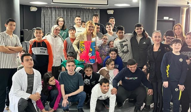 Lelya Bayramoğulları, özel çocuklara 23 Nisan konseri verdi