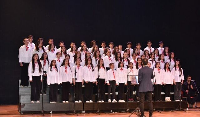Manavgat’ta öğrenciler performansıyla büyüledi