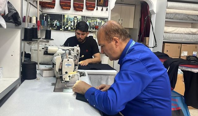 36 yıllık terzi Alanya Şalvarını dünyaya taşıyor