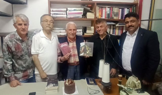 70 yıllık terzi iş yerini kütüphaneye çevirdi