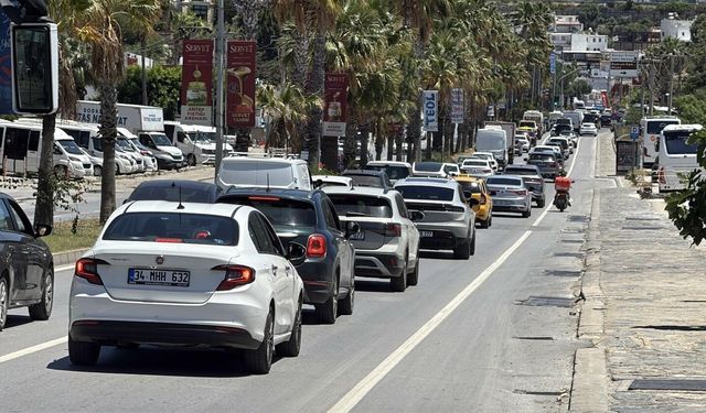 Bayram dönüşü başladı, yollarda araç kuyruğu oluştu