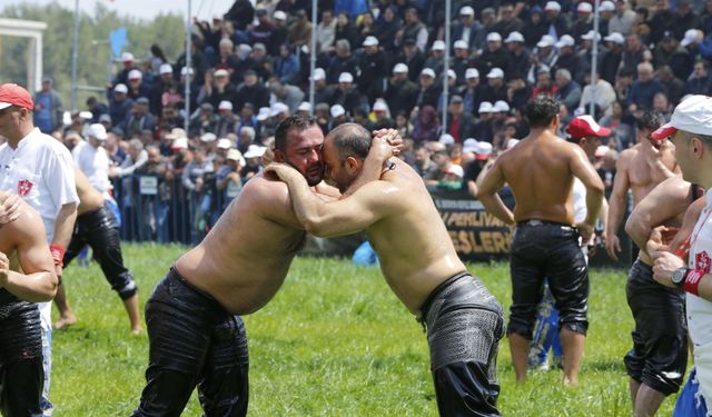 Yağlı güreşte nefesler tutuldu! Sekapark'ta ilk tur eşleşmeleri belli oldu