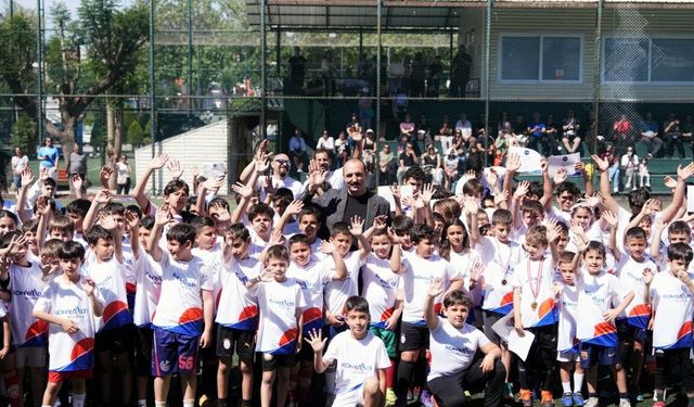 Konyaaltı’nda minik sporcularını madalyalarını Başkan Cem Kotan verdi