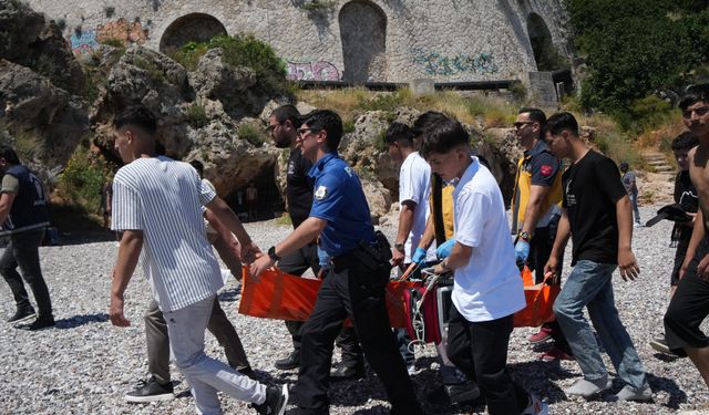 Konyaaltı’nda Sahili’nde bayram günü tehlike atlatıldı