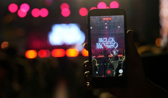 Melek Mosso Alanya'da festivalde sahne aldı
