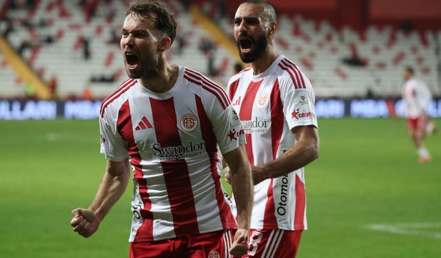 Van de Streek Antalyaspor’dan ayrılıyor mu? Eşinin paylaşımı kafa karıştırdı