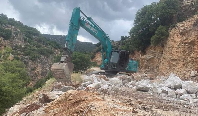 Antalya’da kapanan yol trafiğe açıldı
