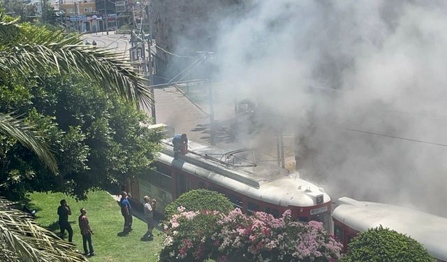 Antalya’da yürekler ağza geldi! Antalya’nın nostalji tramvayında yangın
