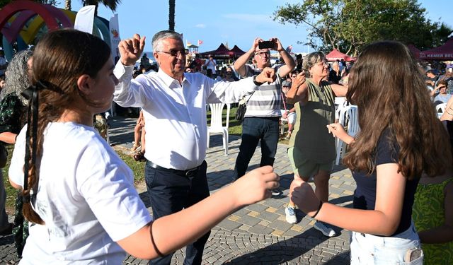 Antalya’daki ‘Yaza merhaba’ konserinde belediye başkanı kurtlarını döktü