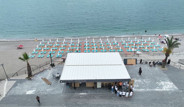 Antalya’nın en popüler plajı açıldı