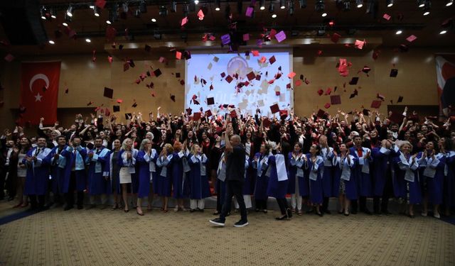238 Genç Hekim Yemin Ederek Mezun Oldu