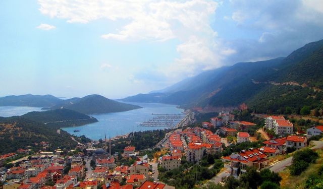 Kaş Çukurbağ ’da imar belirsizliği: Mahkeme kararı meclisten geri döndü