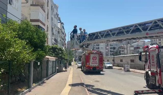 Yangını haber alınca koşarak geldi, kızına sarıldı