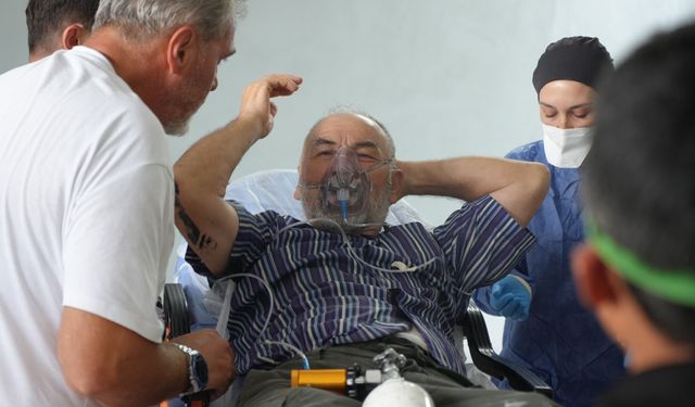 İnşaatın bodrum katına boya taşıyan 2 işçi kokudan baygınlık geçirdi