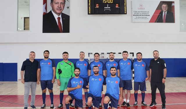Aksu'da kurumlar arası futsal heyecanı başladı