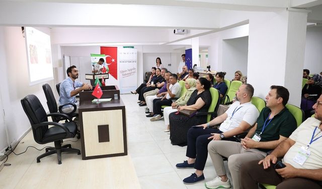 ALKÜ'den Alanyalı çiftçilere akıllı tarım eğitimi