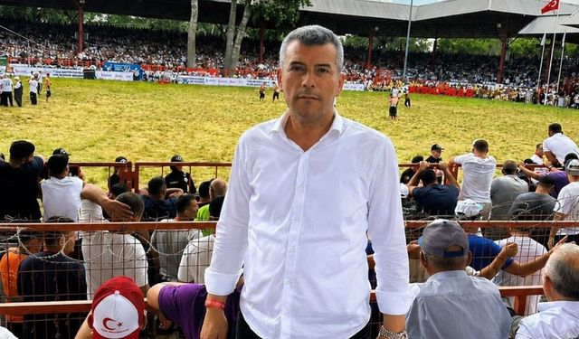 Anahtar Parti Antalya İl Başkanı Turhan Faruk Tuncer, Başpehlivan Erkan Taş'ı tebrik etti